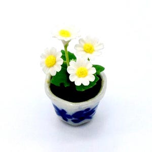 Artificial Miniature Dollhouse Flower Plant Daisy White Green Clay Polymer Fimo Garden Flowers Hand Made Supplies Tiny Ceramic Pot Deco 1/12