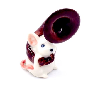 Miniatyr Keramik Mus Djur Musiker Spelhorn Liten Vit Brun Figur Liten Staty Liten Dekoration Handmålad Samlarfigur