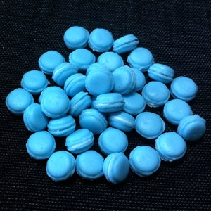 20 miniatyr dockhusmakaroner, blå lera, polymerkakor, små kakor, kex, litet bageri, liten mat, diorama, dekor 1/12