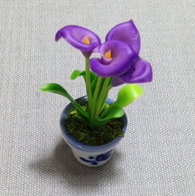 Red Calla Arum Lily Plant in Pot Dollhouse Miniatures Deco Garden
