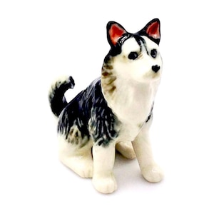 Miniature Ceramic Siberian Husky Sit Dog Animal Cute White Grey Black Figurine Small Statue Tiny Decoration Collectible Hand Painted Figure