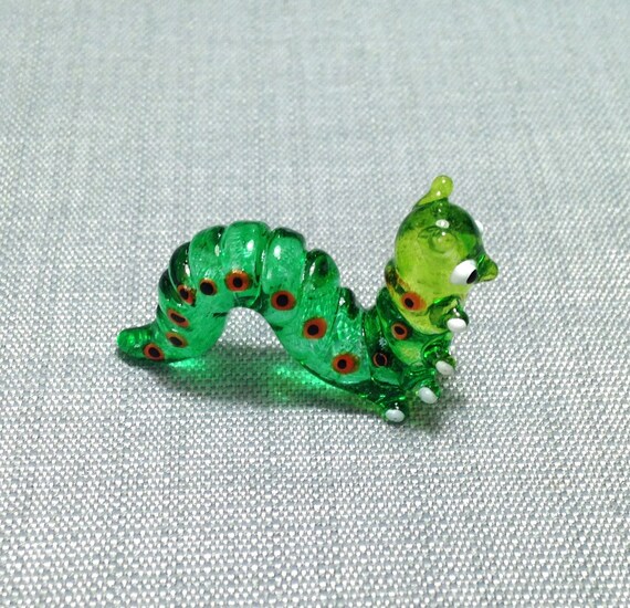 Hand Blown Glass Funny Caterpillar Worm Animal Blue Green White Figurine Statue Decoration Collectible Small Miniature Hand Painted Deco Hand Blown Glass Funny Caterpillar Worm Animal Blue Green White Figurine Statue Decoration Collectible Small Miniature Hand Painted Deco
