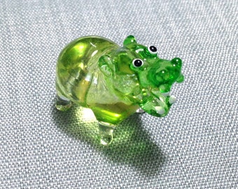 Miniature Hand Blown Glass Hippo Hippopotamus Baby Animal Green Transparent Figurine Statue Decoration Collectible Small Craft Hand Painted