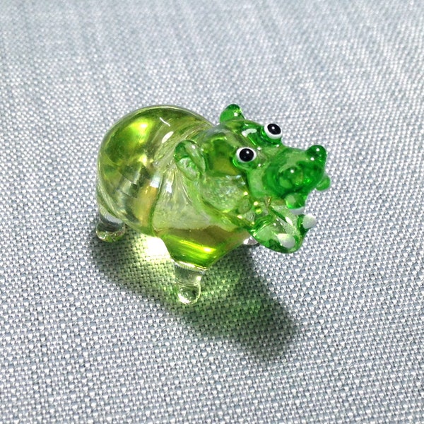 Miniature Hand Blown Glass Hippo Hippopotamus Baby Animal Green Transparent Figurine Statue Decoration Collectible Small Craft Hand Painted