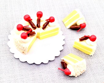 Full Sliced Cake 8 Slices White Miniature Dollhouse Clay Polymer Tiny Food Supplies Cherries Cute Small Display Paper Pastry Decor Deco 1/12