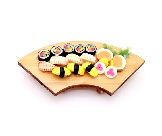 Miniature Dollhouse Japanese Sushi Set Clay Polymer Food Supply Asia Sushis  Fish Cute Small Dish Wood Tray Display Diorama Supplies 1/12