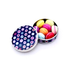 Miniatyr dockhus macarons macarons kakask lera polymer små matvaror sött godis litet metallfodral presentsmycken diorama 1/12
