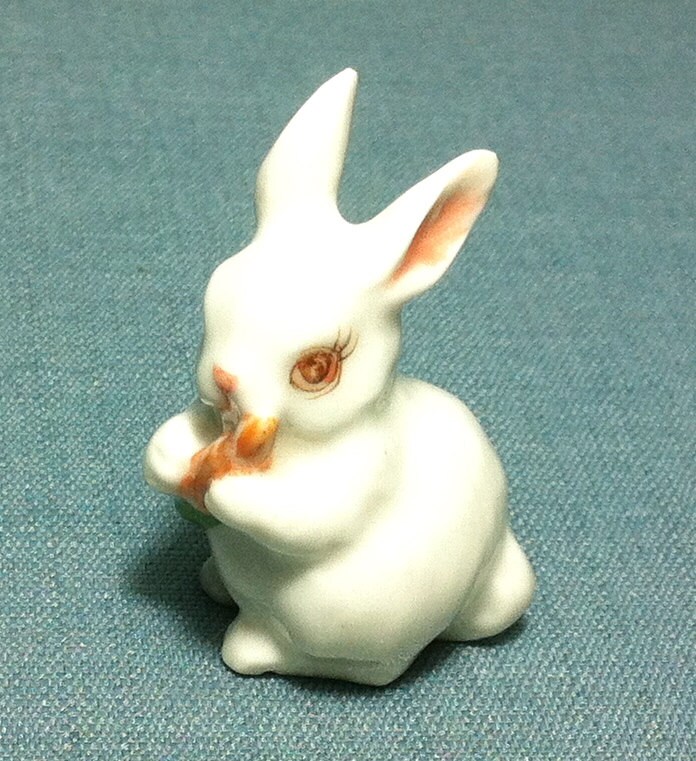 Conejo de cerámica miniatura comer zanahoria animal lindo | Etsy