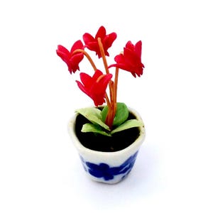Artificial Miniature Dollhouse Flower Plant Cyclamen Red Clay Polymer Fimo Garden Flowers Hand Made Supplies Tiny Ceramic Pot Display 1/12