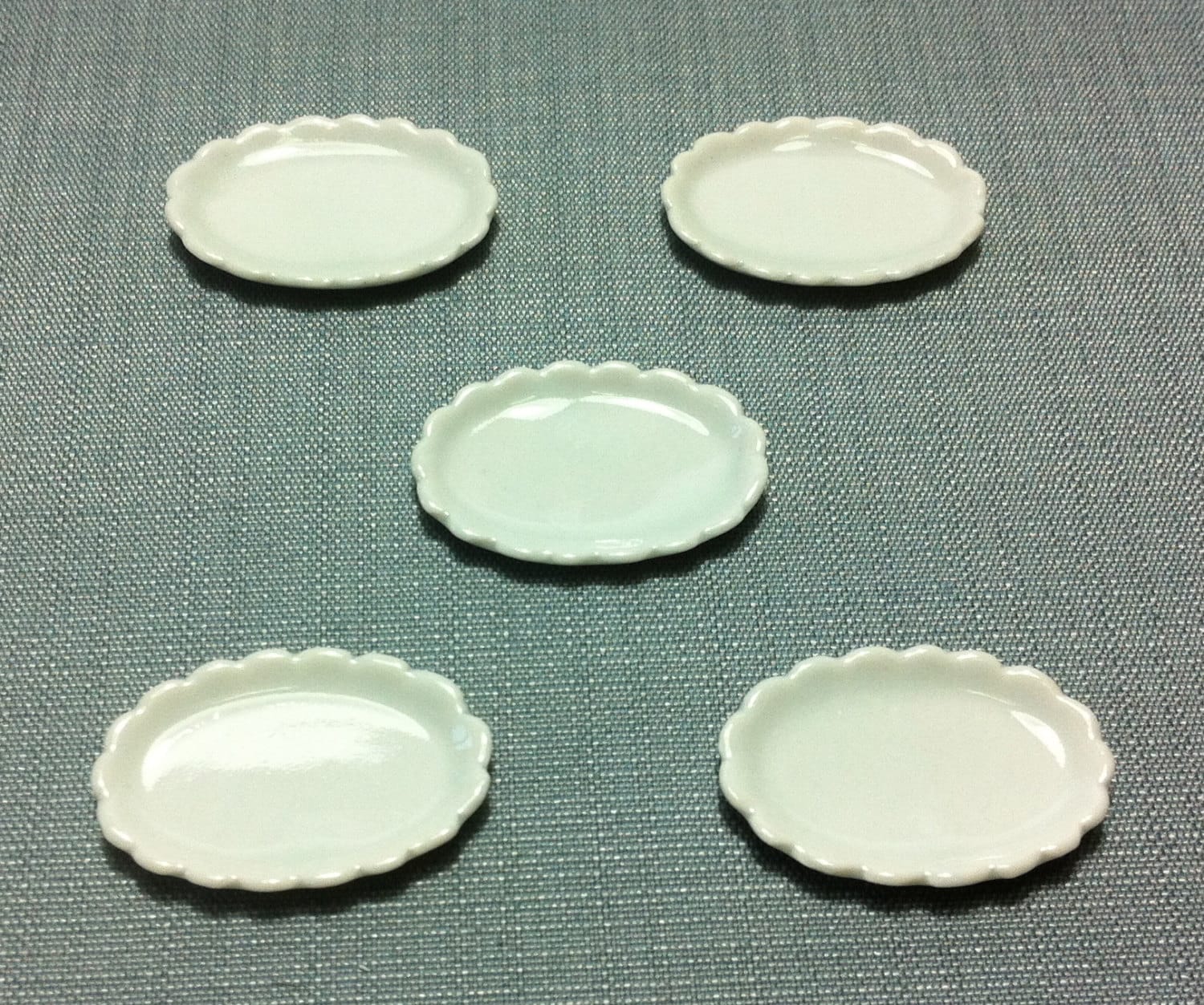 Teller Set 5 Geschirr Miniatur handbemalt weiß Keramik Zubehör | Etsy