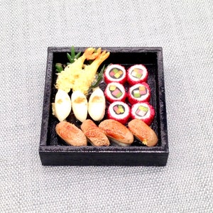 Japanese Sushi Set Miniature Dollhouse Clay Polymer Food Supply Asia Sushis Fish Cute Small Dish Wood Tray Display Jewelry Supplies 1/12