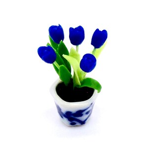 Miniatyr dockhus konstgjord blomma växt tulpan grön blå lera polymer trädgårdsblommor handgjorda material keramisk krukdekor 1/12