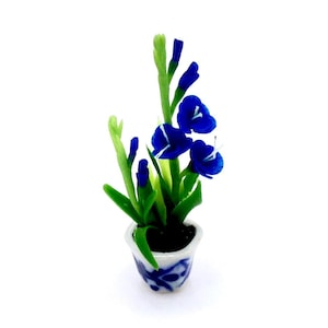 Künstliche Gladiole, blau, Miniatur, Puppenhaus, Ton, Polymer, Fimo, Gartenblumen, handgefertigte Materialien, winziger Keramiktopf, Dekoration 1/12