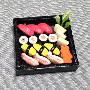 Japanese Sushi Set Miniature Dollhouse Clay Polymer Food Supply Asia Sushis Fish Cute Small Dish Wood Tray Display Jewelry Supplies 1/12