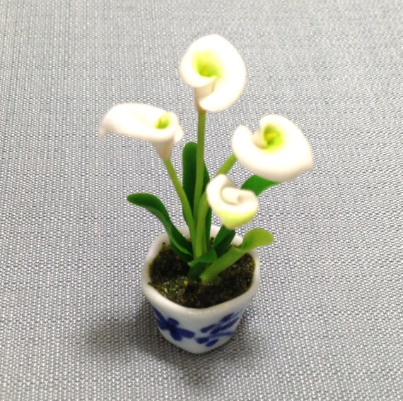 Red Calla Arum Lily Plant in Pot Dollhouse Miniatures Deco Garden