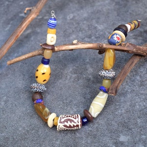 RESERVED Wikinger Kette, Perlenstrang mit handgemachter Kette aus Glas und Resin, Wikinger Tracht Schmuck, Kettenlänge: 29 cm