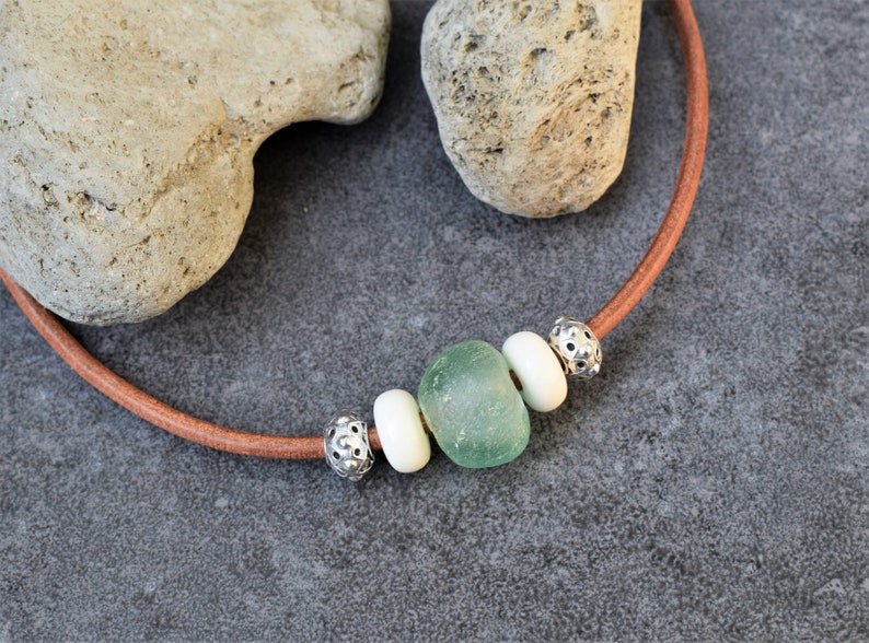 Horn /& Silver Choker Necklace Men Tribal Style Leather Cord Necklace with an African Glass Bead Short Boho Necklace Surfer Jewelry