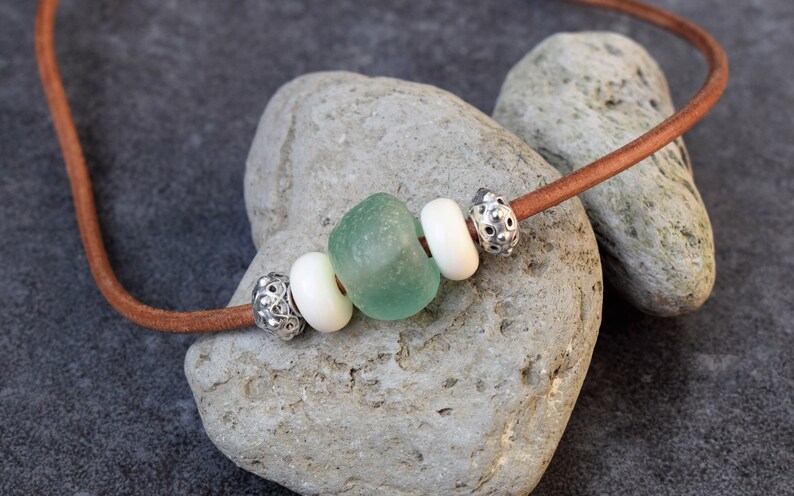 Horn /& Silver Choker Necklace Men Tribal Style Leather Cord Necklace with an African Glass Bead Short Boho Necklace Surfer Jewelry
