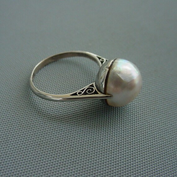 Antique Mabe Pearl Ring in 14K White Gold Tiny Fi… - image 3