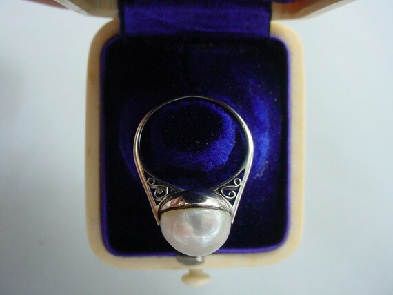 Antique Mabe Pearl Ring in 14K White Gold Tiny Fi… - image 2