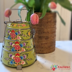 Caixa de almoço em pirâmide de 3 camadas pintada à mão com design floral, porta-tiffin indiano, presente para ela, lancheira de escritório, verde oliva, caixa de bento