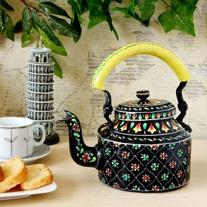 Bouilloire peinte à la main : Beauté noire, bouilloire Chai, théière indienne traditionnelle, bouilloire noire peinture moghole, cadeau d'anniversaire
