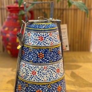 Handgeschilderde 4-laagse tiffindoos: roestvrijstalen voedseldrager, Mughal Art