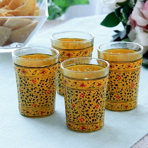 Vasos de té pintados a mano: Juego de 4 vasos de té Cutting Chai