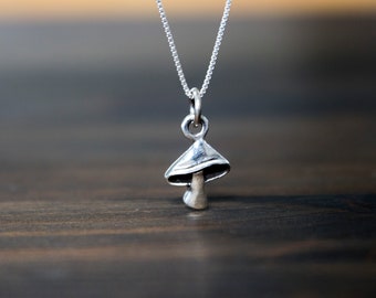 Pingente de cogumelo em prata 925, mini cogumelo em prata de lei, pingente de cogumelo fofo, joia com pingente de cogumelo em prata, colar de cogumelo