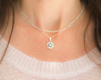 Dainty Silver Daisy pendant necklace, 925 Daisy Flower Pendant, Aries Birthday daisy flower necklace, Lucky daisy jewelry