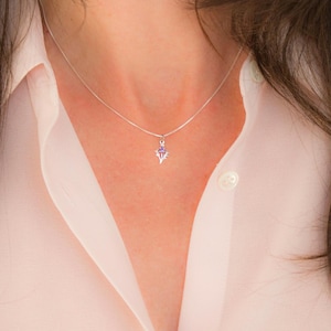 Collar con colgante de cardo plateado pequeño, mini cardo con amatista, joyería de plata de ley 925 con cardo escocés, estilo Outlander de Escocia