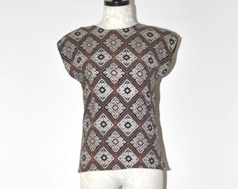 Blusa sin mangas con estampado azteca metalizado y parte superior étnica de rombos en marrón café de los años 80
