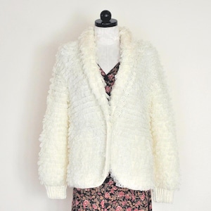 Kremowy, rozczochrany kardigan z lat 70. / biała, dzianinowa marynarka z pętelkami / kurtka z dzianiny boho z frędzlami