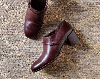 90s walnut brown ankle boots / 1990s block heel booties / chunky heel short boots 6