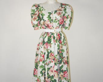 Vestido midi con estampado de hibisco y mangas abullonadas de los años 80 / vestido floral vintage de algodón con flores rosas