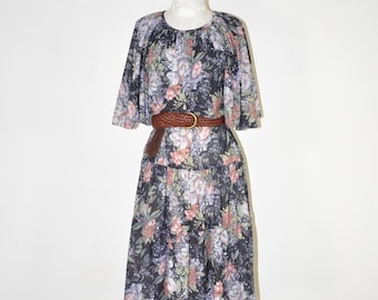 70er Jahre schlichtes Fledermauskleid / herbstliches Blumen Capekleid
