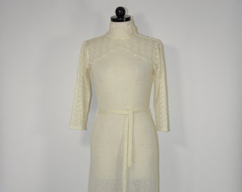 Robe en tricot pointelle ivoire des années 70 / robe en tricot à col haut / robe pull à boutons nacrés