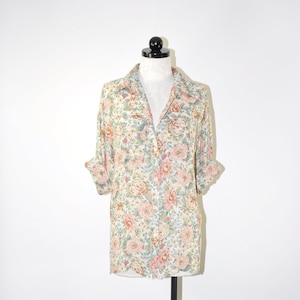 Camisa de gaze floral pastel dos anos 90 / blusa de rayon botânico rosa / blusa de acampamento grande dos anos 90