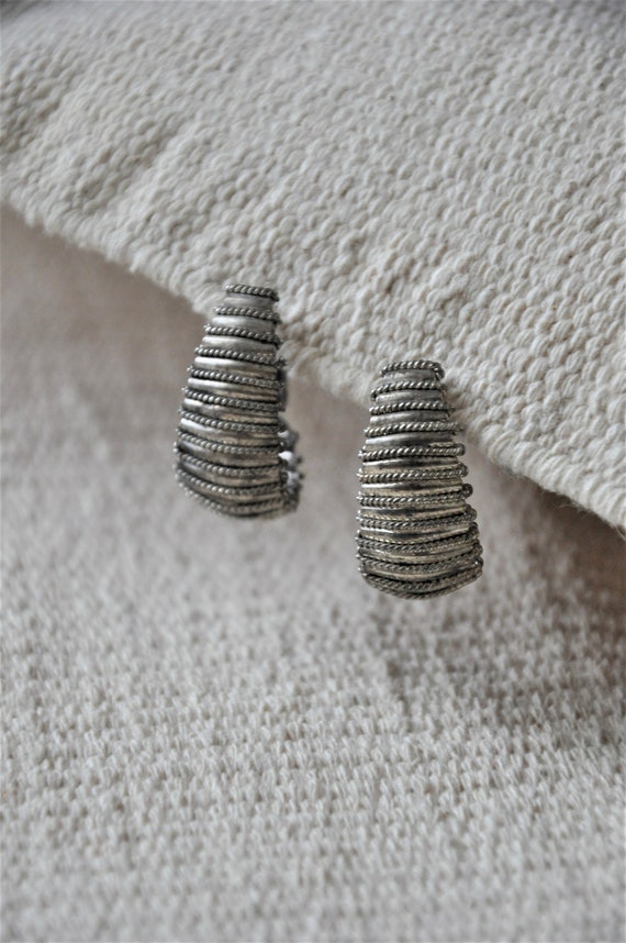 ridged silver hoops / metal armadillo earrings / c