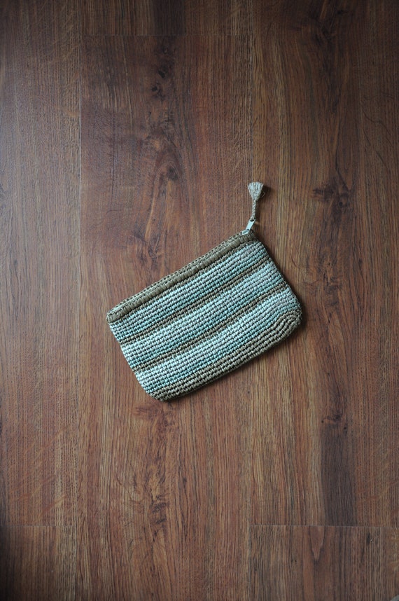 70s neutral raffia clutch / small woven straw bag 