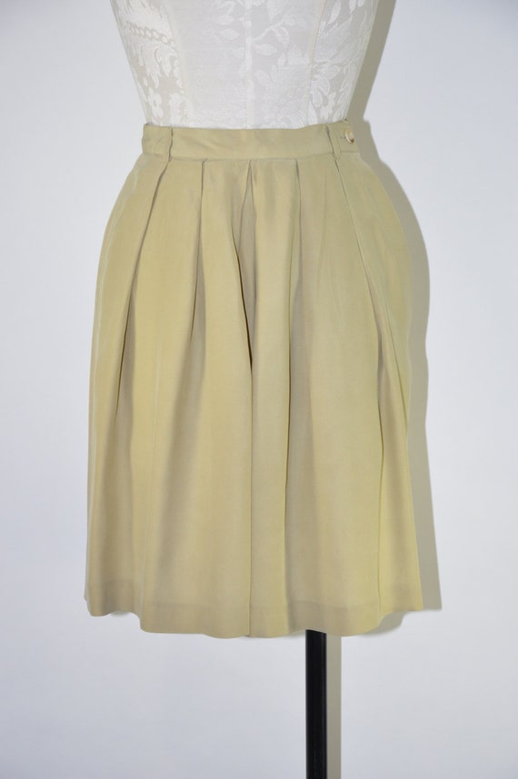 ecru pleated silk shorts / 90s minimalist silk sh… - image 5