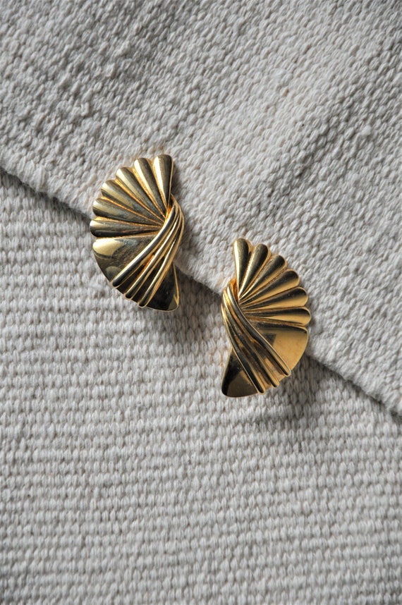 80s gold wings earrings / sculptural open fan ear… - image 4