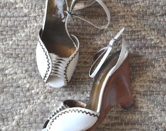 Sandalias de plataforma de madera y cuero blanco de los años 70 con tacón de bloque y tiras en el tobillo, estilo vintage, talla 7