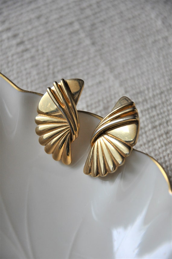 80s gold wings earrings / sculptural open fan ear… - image 3