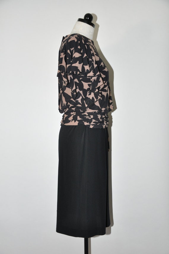 1980s floral draped dress / 80s black and beige d… - image 6