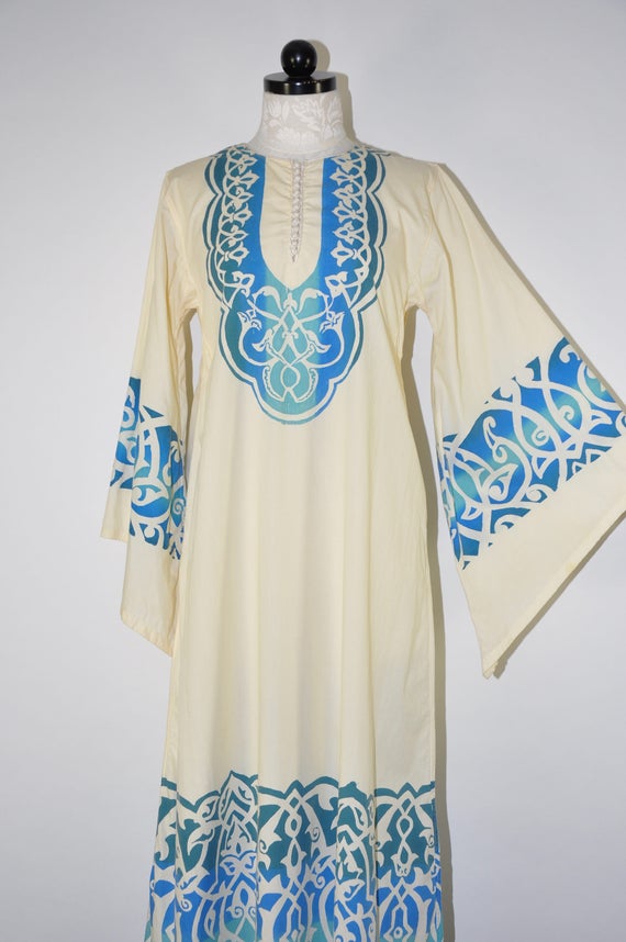 vintage ivory ethnic caftan / blue arabesque maxi