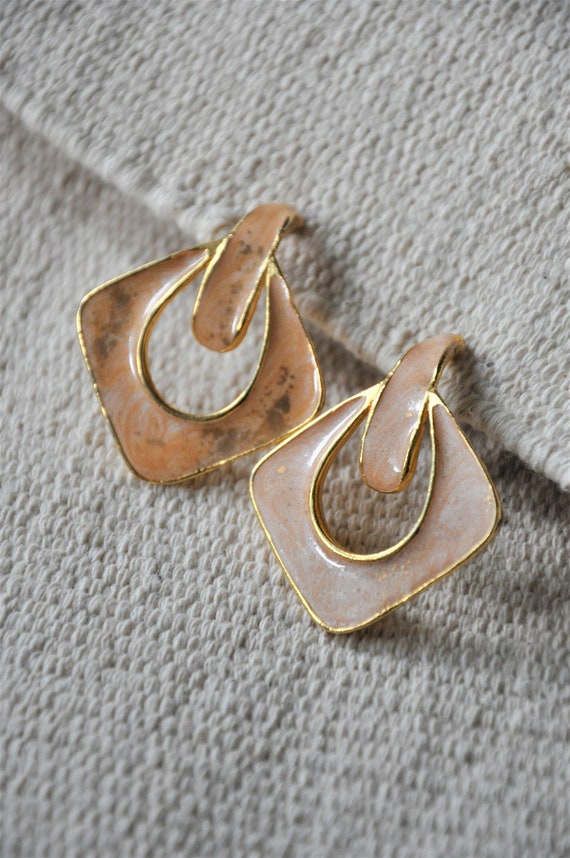 shimmery gold square earrings / sculptural doorkn… - image 3