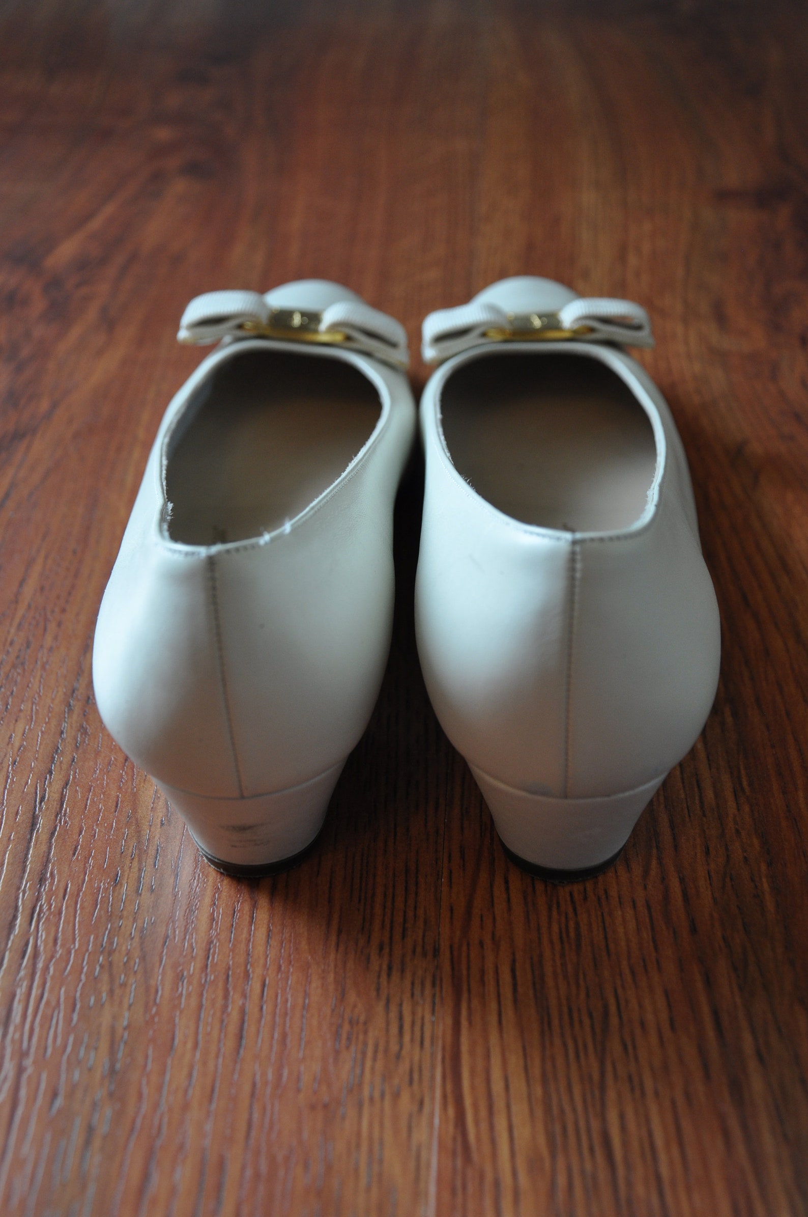 ferragamo vara pumps / ivory leather ballet shoes / classic bow slip on flats 9