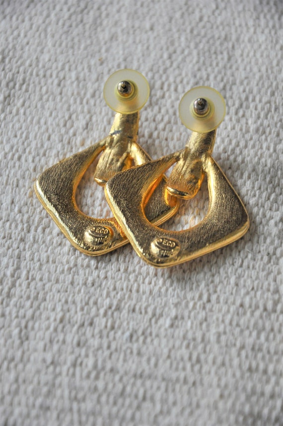 shimmery gold square earrings / sculptural doorkn… - image 9