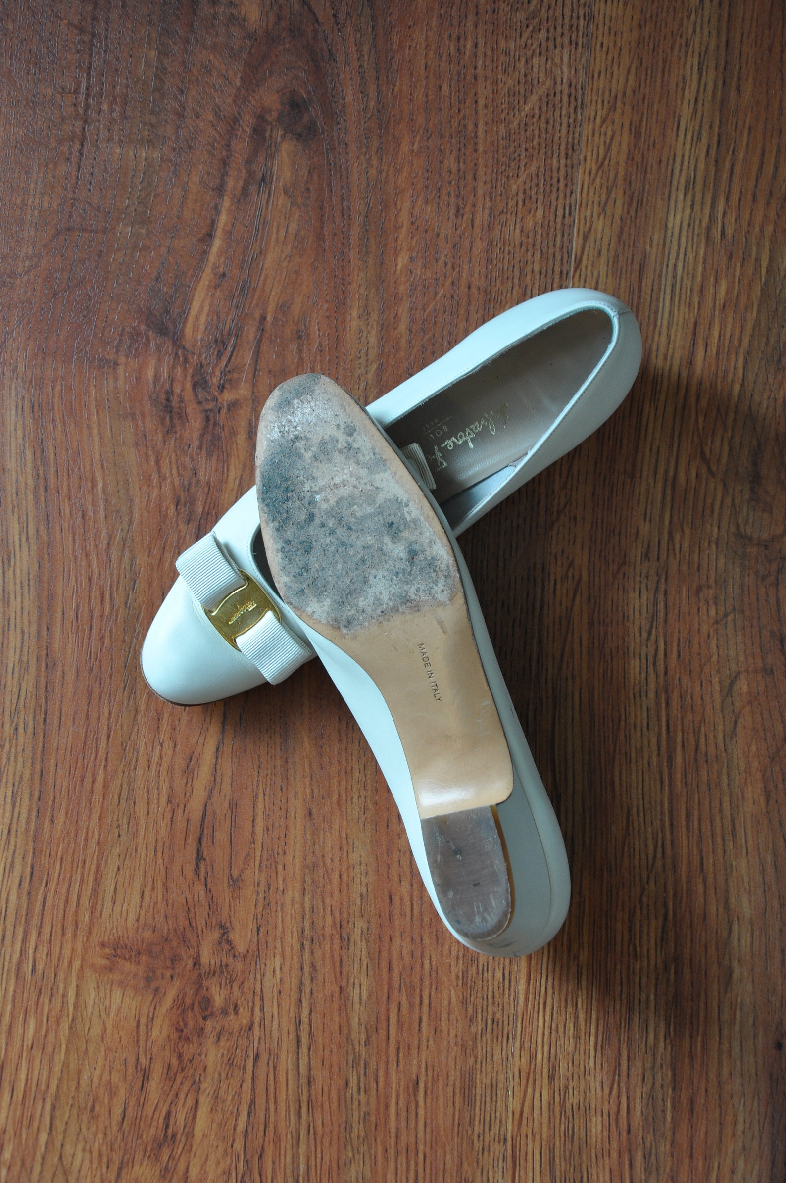 ferragamo vara pumps / ivory leather ballet shoes / classic bow slip on flats 9